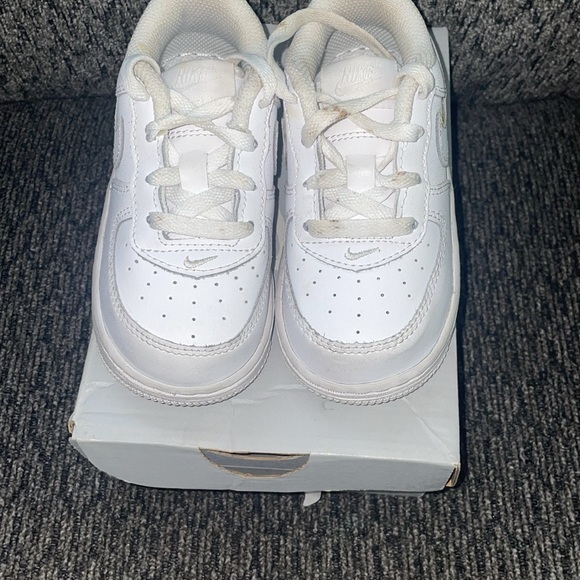 Kids White Sneakers- Air Force One - Picture 3 of 6